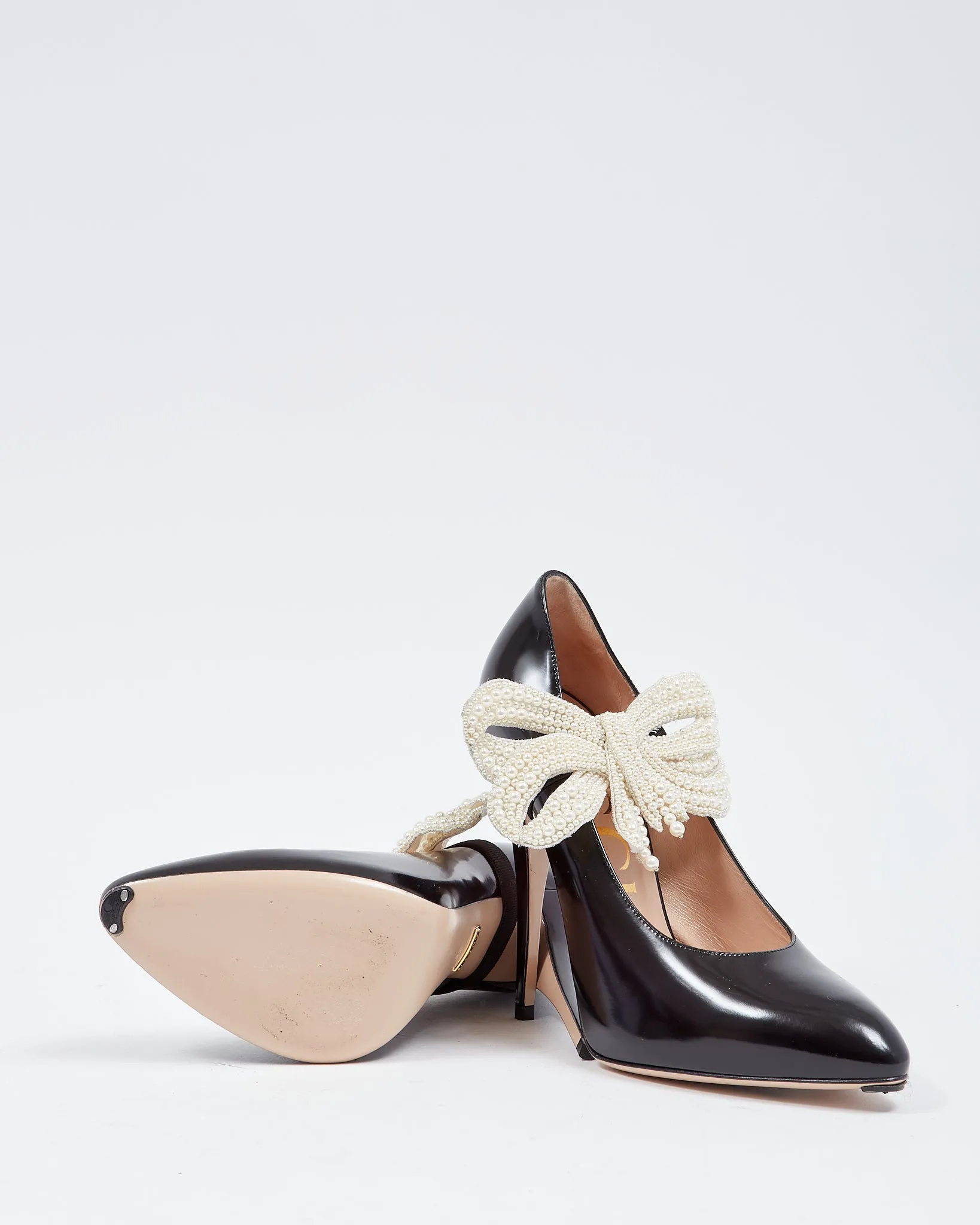 Gucci Black Shiny Leather with Pearl Bow Accent Pumps - 39